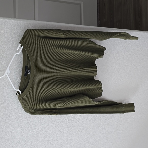 Forever 21 Tops - Forever 21 green long sleeve crop top size large